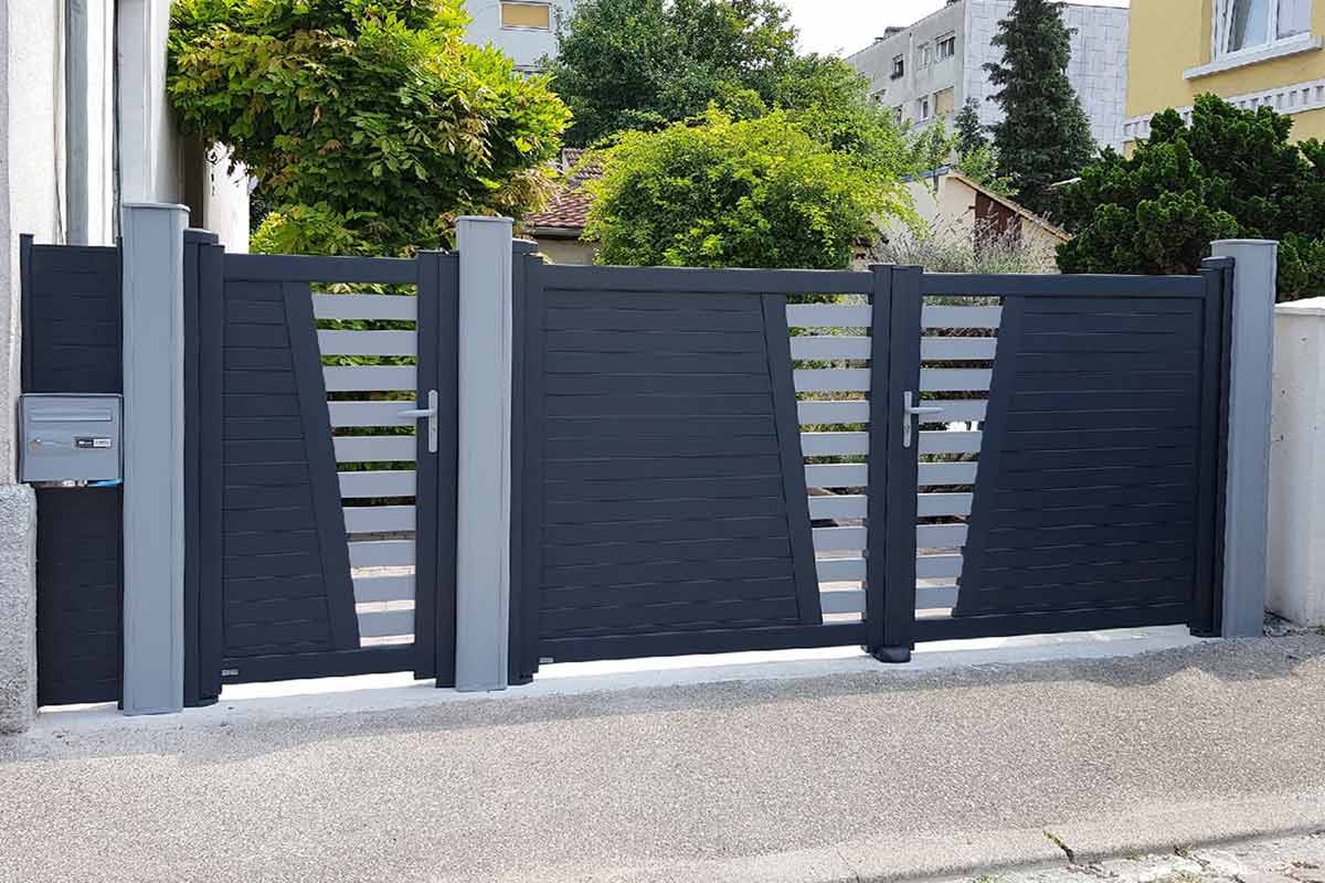 Portail aluminium ajouré design Battant - Côté Clôture